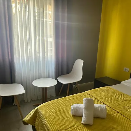 Lägenhetshotell Algen Room's Berat
